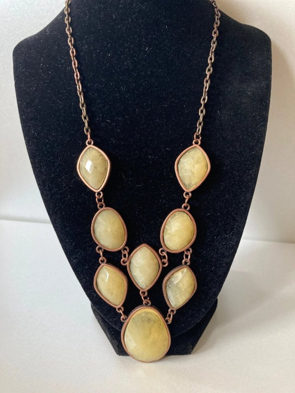 green Arcylic Drop antique gold tone Women's fashion Necklace preloved jewelry